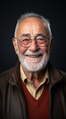 Obraz premium portrait of a optimistic old grandfather
