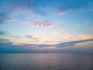sky and clouds makes a beautiful sky in great ocean