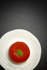 ダイエットにオススメ、トマトジュースで作った甘くないケーキのようなトマト寒天ゼリー