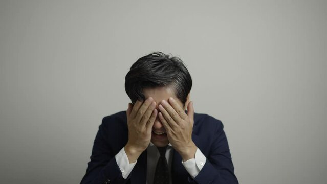 失敗して落ち込むビジネスマン