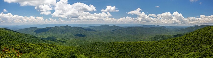 Naklejka premium Blue Ridge Parkway Mountain Panorama in North Carolina