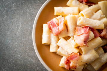 spaghetti rigatoni pasta with white sauce and bacon