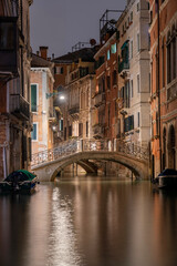 Obraz na płótnie Canvas Venice canal at night