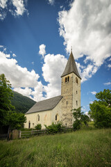 Fototapeta na wymiar St. Nikolaus-Kirche in Burgeis