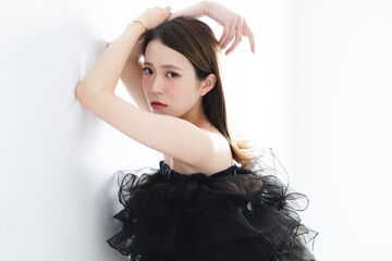 ステージ衣装を着た女性