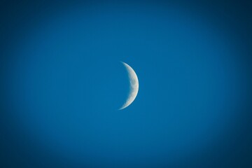 Obraz na płótnie Canvas Close-up shot of a moon illuminated against a clear blue sky