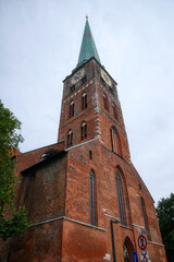 Fototapeta na wymiar Historische Jakobi-Kirche in der Altstadt von Lübeck