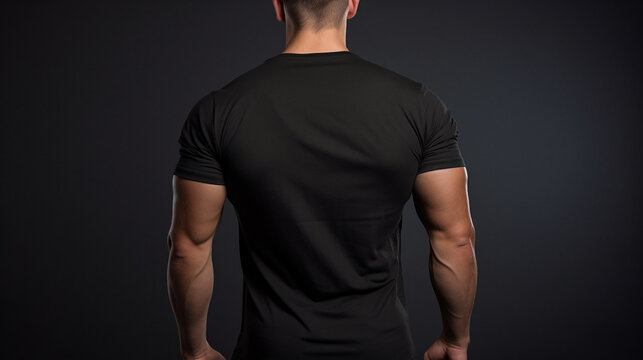 後ろ姿のマッチョな男性