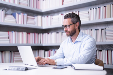 Obraz premium Portrait of hispanic business man in library. Handsome business man in office. Business man giving classes. Office business.