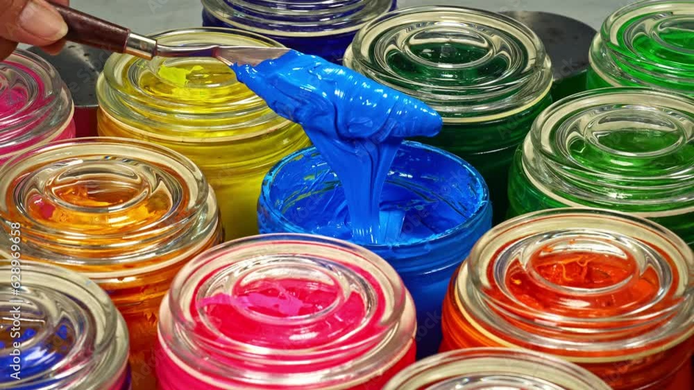 Aufkleber use a trowel to stir the blue paint in a glass jar before use..this helps to evenly distribute the c