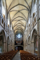 Obraz premium Langschiff derKathedrale Saint-Paul Aurelien in Saint-Pol-de-Leon, Bretagne