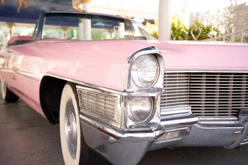 Pink Cadillac in Las Vegas - obrazy, fototapety, plakaty