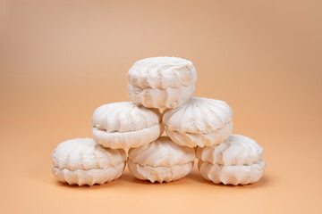 Marshmallows folded in a pyramid