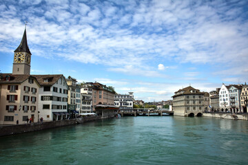 Obraz premium St. Peter Church and Zurich Cityscape by Limmat River - Switzerland