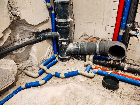 Wiring of plumbing pipes for water supply in a new house.