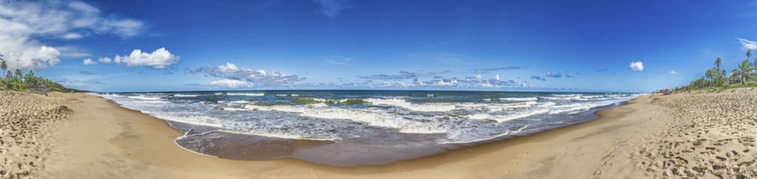 Panoramic image of a deserted beach in the Brazilian region of Bahia