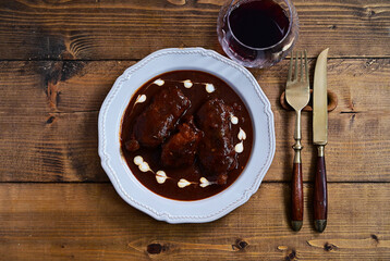 鹿肉のワイン煮