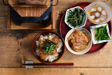 鯛の胡麻漬けの冷やし茶漬け