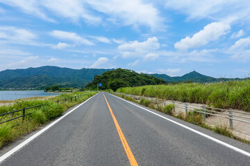 中海と宍道湖の湖岸を走る島根県道338号のドライブ風景（島根県松江市）