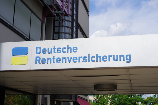 Die Deutsche Rentenversicherung am Fehrbelliner Platz in Berlin am 30.07.2023