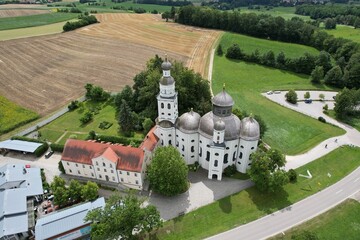 Wallfahrtskirche Maria Birnbaum Sielenbach Oberbayern Deutschland katholisch Aichach-Friedberg Baudenkmal geschützt luftbild drohne drone
