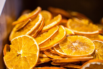 Getrocknete Orangen auf einem orientalischen Basar
