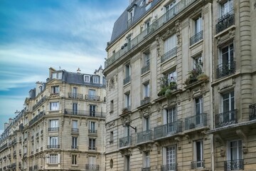 Fototapeta na wymiar Paris, ancient buildings 