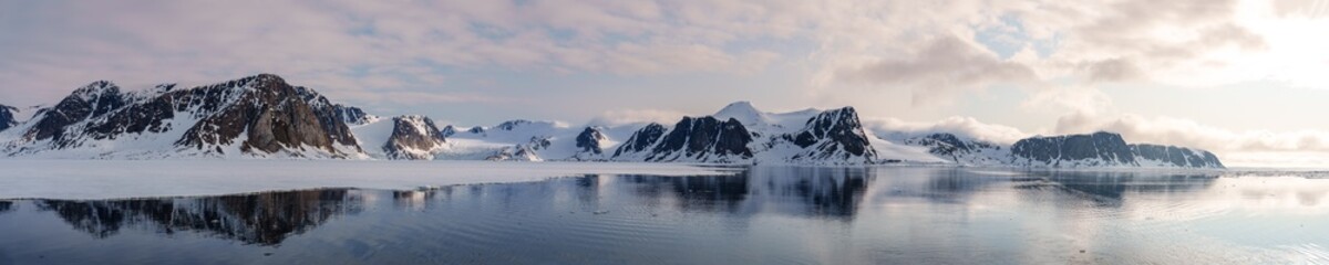 Fototapeta na wymiar Arctic Landscape in Svalbard