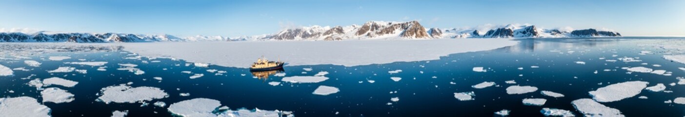 Drone shot of a ship in a bay in Svalbard © RTP