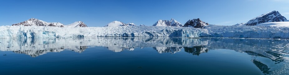 Fototapeta na wymiar Glacier in Svalbard