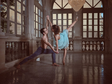 Couple dancing ballet in spacious hall