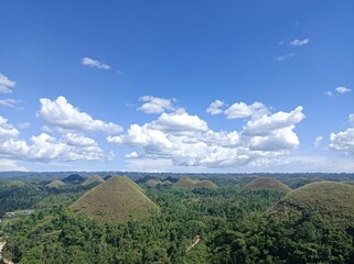 Fototapeta premium the chocolate hills are one of the attractions in the country
