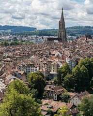 Obraz premium Scenic aerial view of Bern's old town seen from Rose Garden viewpoint, Switzerland.