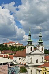 Obraz premium Dominikanerkirche un Burg Spilberk in Brno, vertikal