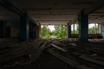 Fototapeta na wymiar inside a destroyed school in Ukraine