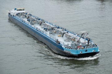 Gas Frachtschiff auf dem Rhein bei Köln