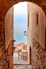 Grecja, niebieskie morze, żaglówki, zabytkowe miasteczka i romantyczne uliczki. Piękne wakacyjne...