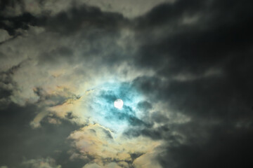 Fototapeta na wymiar Clouds covering the sun during the day. Dramatic sun scene