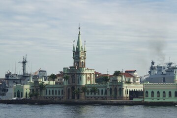 Obraz premium Ilha Fiscal - Baía de Guanabara - Rio de Janeiro - Brasil -view of the Ilha Fiscal from the Guanabara bay