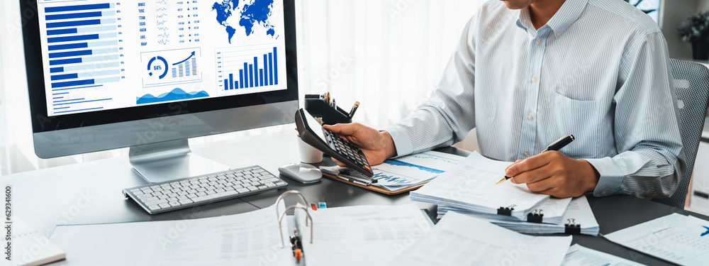 Aufkleber business intelligence and data analysis concept. analyst working on financial data analysis dashboar