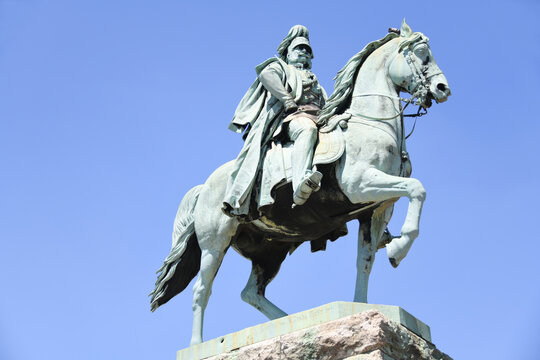 Rechtsrheinisch bei der Hohenzollernbr&uuml;cke K&ouml;ln steht das Reiterstandbild Kaiser Wilhelms I. (1797 - 1888). Er wurde 1861  K&ouml;nig von Preu&szlig;en, 1871 Deutscher Kaiser. Geschaffen 1864 von Friedrich Drake