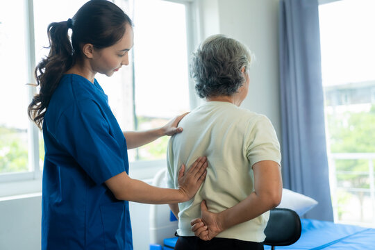 Asian Women Were Cared For By Nurses Who Tracked Their Health And Musculoskeletal, Shoulder And Mental Physiotherapy For Elderly Women.