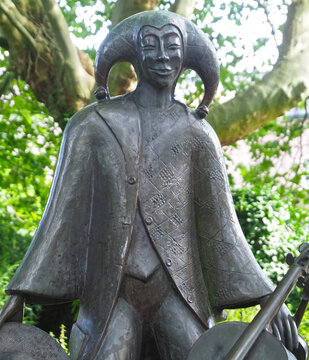 Sculpture named juggler and mus by Miachel Franke in the park of the Castle Schloss Neersen in Germany