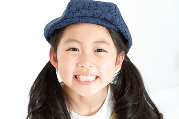 帽子を被った笑顔の女の子