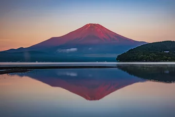 Fotobehang Zalmroze 山中湖から富士山と逆さ富士