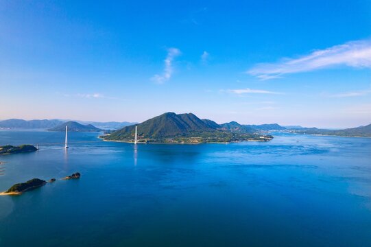 夏の因島大橋と瀬戸内海の風景　ドローン撮影