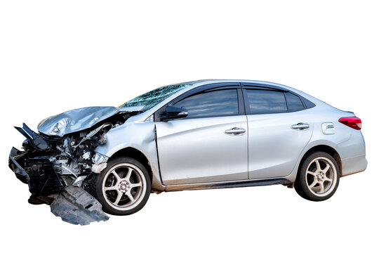 Front and side of white car get damaged by accident on the road. damaged cars after collision. isolated on transparent background, car crash bumper for graphic design element, PNG