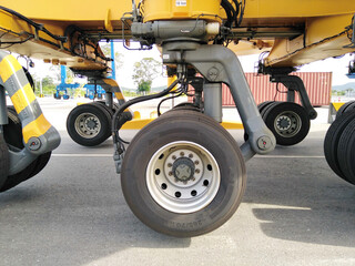 Rubber wheeled cranes for lifting containers in the portsmart