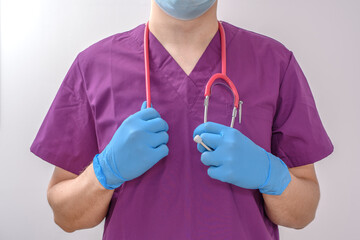 Chirurg w rękawiczkach przed operacją  - obrazy, fototapety, plakaty