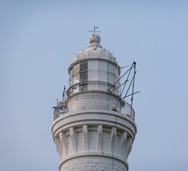 日本海に突き出た出雲日御碕灯台（島根県出雲市）
